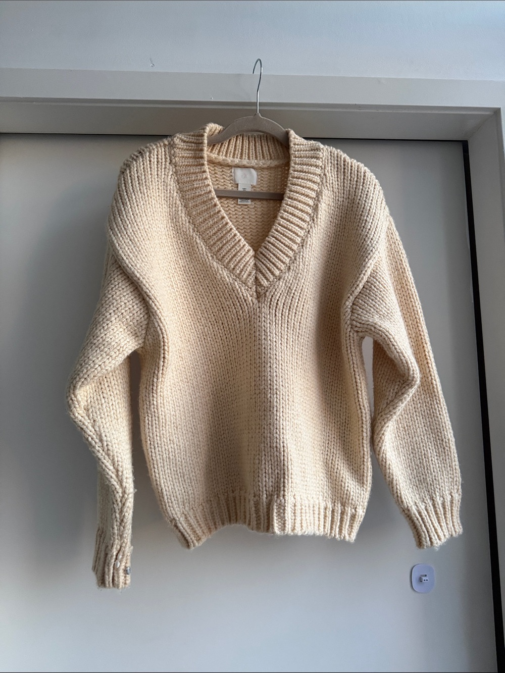 H&M Cream V-Neck Chunky Knit Sweater